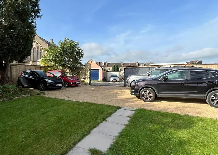 Ascension Bungalow Beautiful Spacious 4 Bedrooms & Free Parking